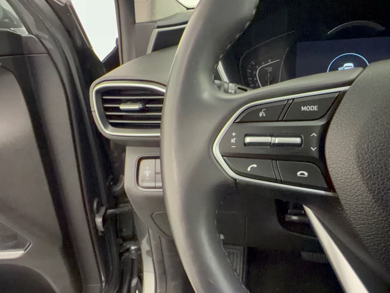 Used 2020 Hyundai Santa Fe Limited FWD image 18