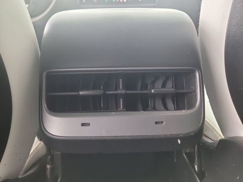Used 2022 Tesla Model Y Performance AWD/4WD image 16