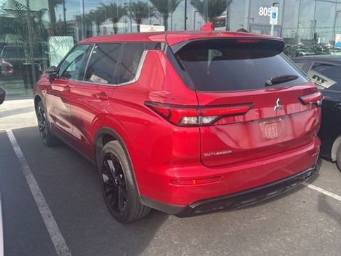 Used 2023 Mitsubishi Outlander SE Black Edition image 4