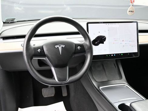 Used 2022 Tesla Model Y Long Range image 35