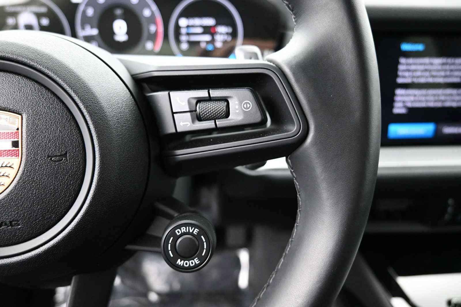 Certified 2025 Porsche Cayenne Coupe AWD/4WD image 11