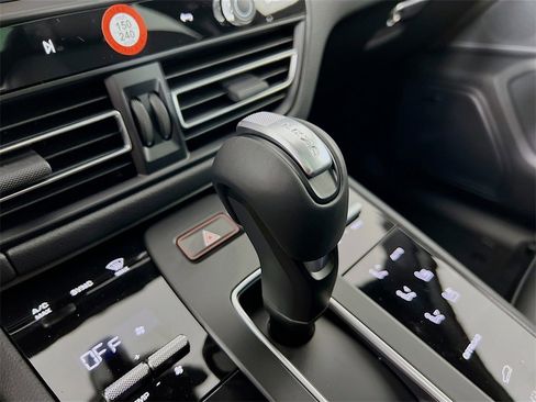 New 2026 Porsche Macan image 19
