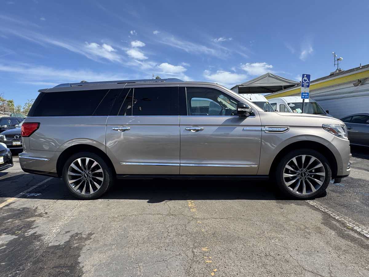 Used 2018 Lincoln Navigator L Select w/ Technology Package AWD/4WD image 7