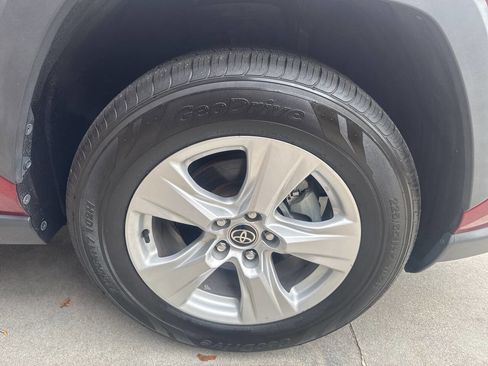 Used 2021 Toyota RAV4 XLE w/ Convenience Package image 28