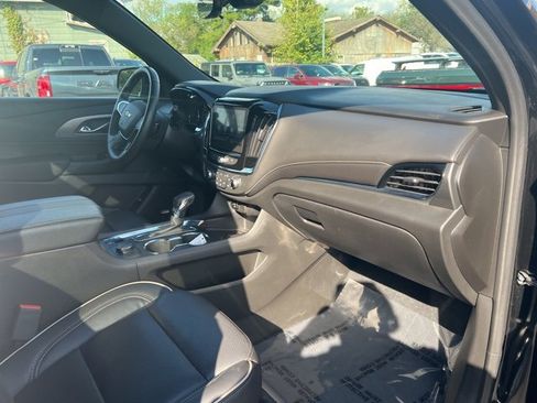 Used 2023 Chevrolet Traverse Premier image 11