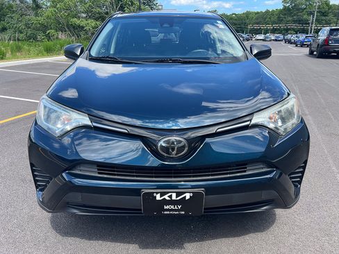 Used 2018 Toyota RAV4 LE AWD/4WD image 10