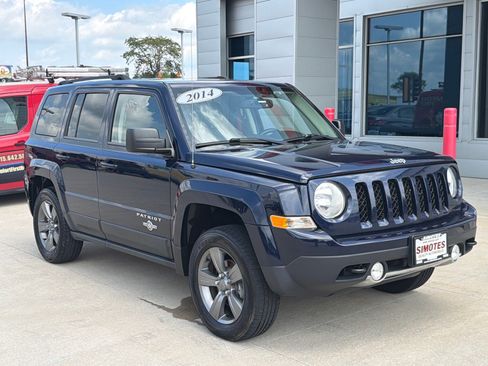Used 2014 Jeep Patriot Latitude w/ Freedom Edition Package AWD/4WD image 2