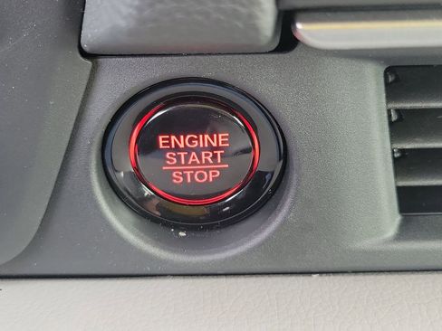 Certified 2025 Honda Pilot Touring image 30