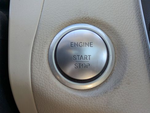 Used 2018 Mercedes-Benz GLC 300 4MATIC image 27