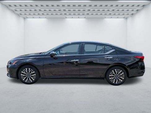 Used 2025 Nissan Altima 2.5 SV FWD image 7