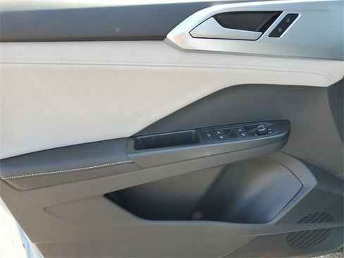 New 2025 Volkswagen Taos SE image 31