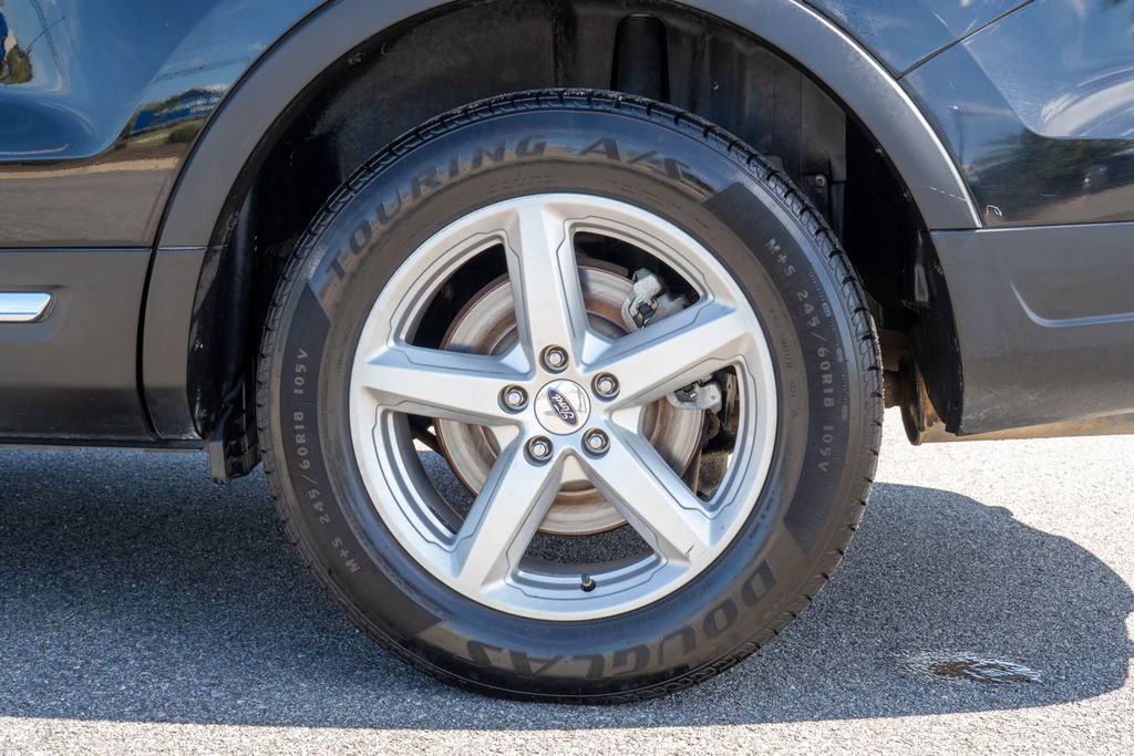Used 2018 Ford Explorer XLT w/ Equipment Group 201A FWD image 32