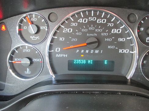 Used 2025 Chevrolet Express 3500 LS RWD image 15