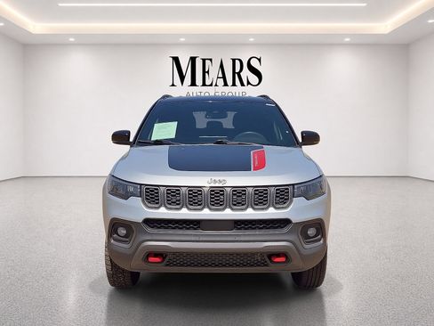 Used 2024 Jeep Compass Trailhawk AWD/4WD image 8