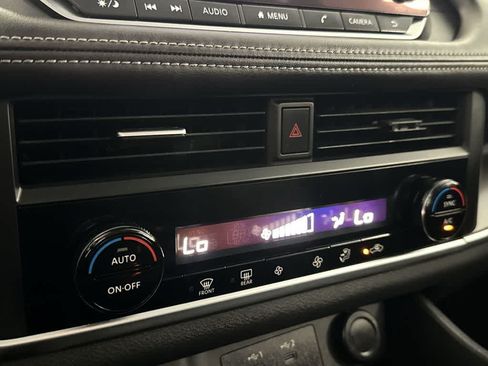 Used 2025 Nissan Rogue SV AWD/4WD image 19