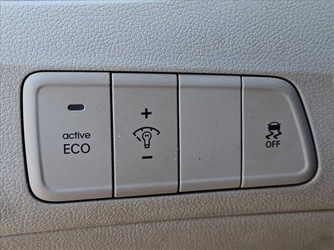 Used 2014 Hyundai Elantra SE w/ Option Group 02 FWD image 9
