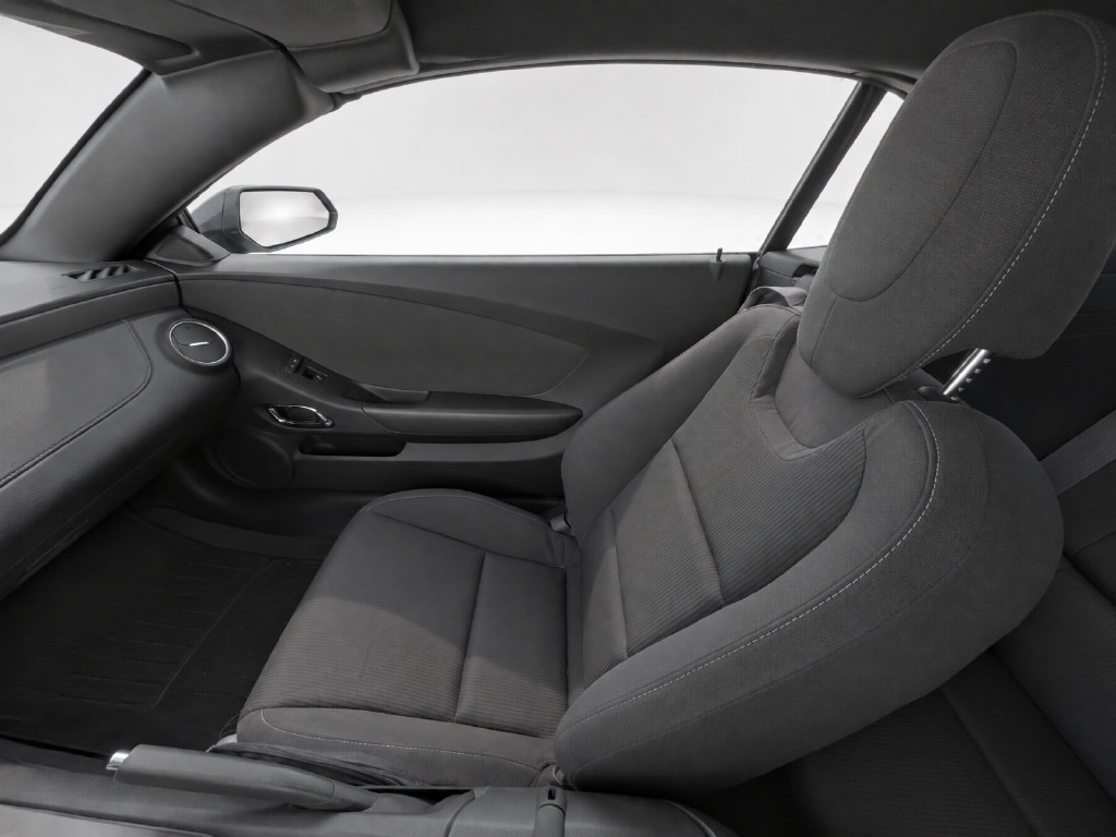 Used 2015 Chevrolet Camaro LT RWD image 16
