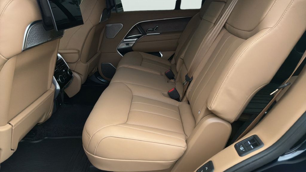 Used 2026 Land Rover Range Rover Long Wheelbase Autobiography AWD/4WD image 18