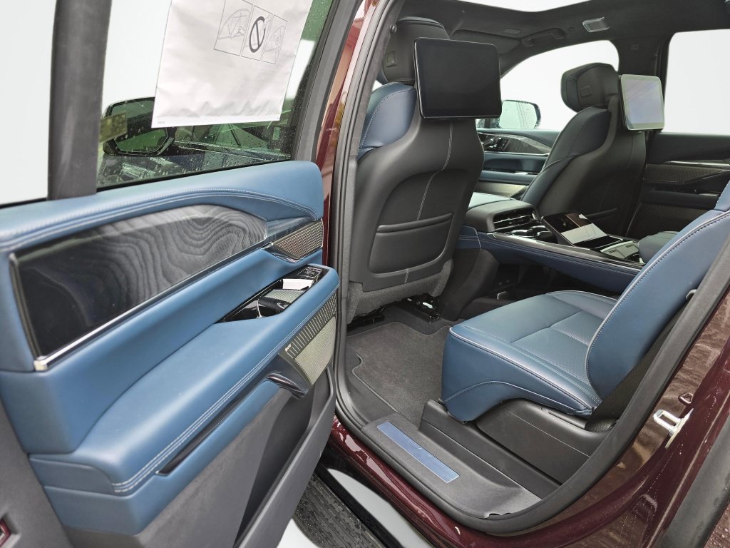 Used 2025 Cadillac Escalade IQ Luxury 2 AWD/4WD image 16