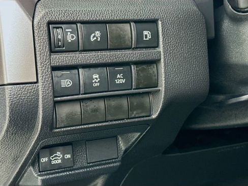 Used 2025 Toyota Tacoma TRD Off-Road AWD/4WD image 10