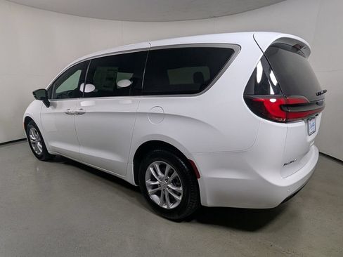 New 2026 Chrysler Pacifica Select FWD image 6