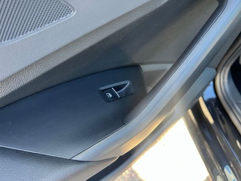 Used 2025 Volkswagen Jetta SE image 24