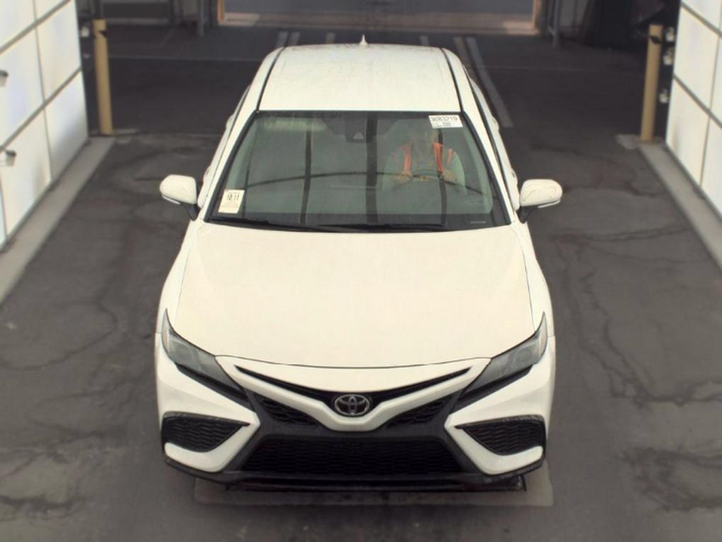 Used 2022 Toyota Camry SE w/ Convenience Package FWD image 2