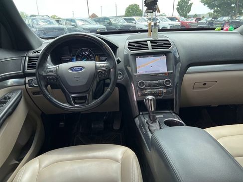 Used 2019 Ford Explorer XLT w/ Equipment Group 202A FWD image 10