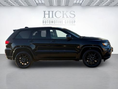 Used 2020 Jeep Grand Cherokee Altitude image 4