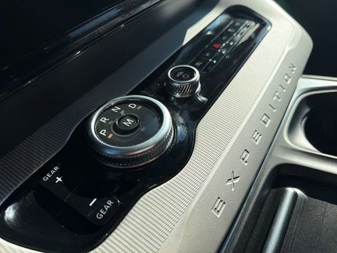 Used 2025 Ford Expedition Active image 26