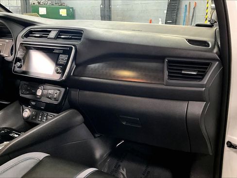 Used 2018 Nissan Leaf SL w/ SL Technology Package image 17