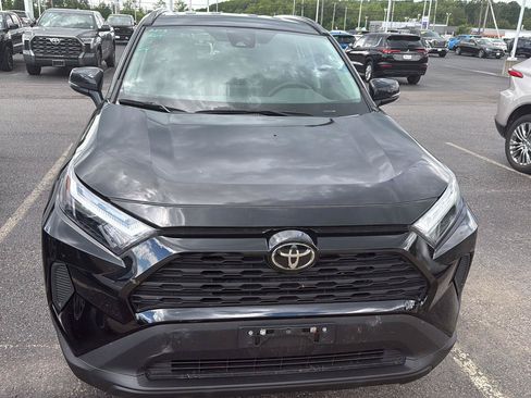 Used 2025 Toyota RAV4 XLE AWD/4WD image 6