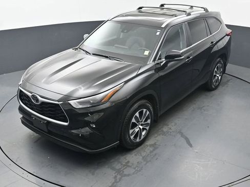 Used 2023 Toyota Highlander XLE AWD/4WD image 36