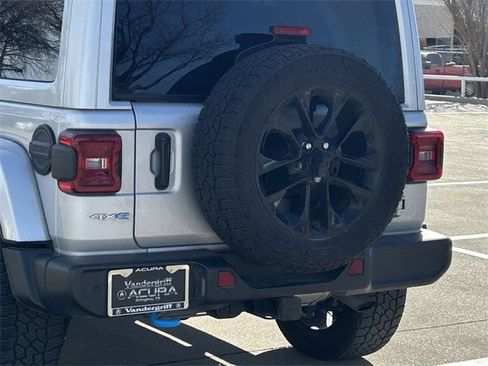 Used 2024 Jeep Wrangler Unlimited Sahara w/ Technology Group image 8