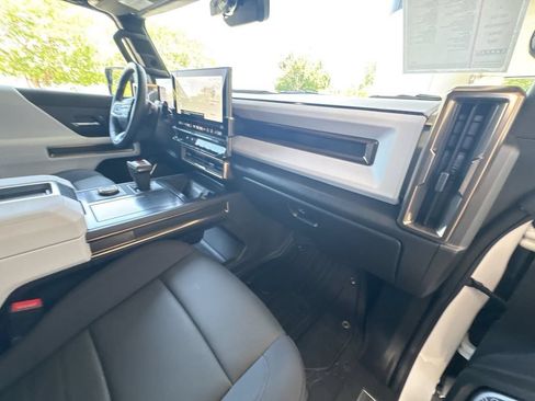Certified 2025 GMC Hummer EV 3X AWD/4WD image 30