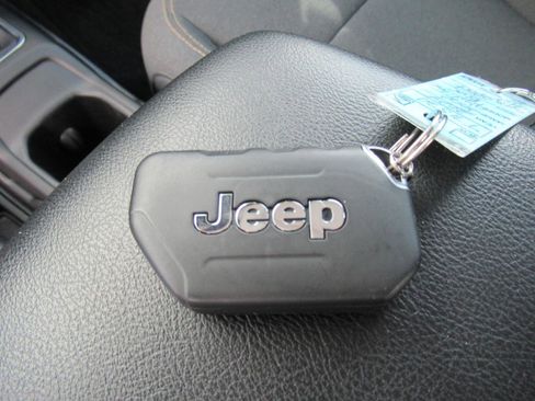 Used 2024 Jeep Gladiator Sport AWD/4WD image 28