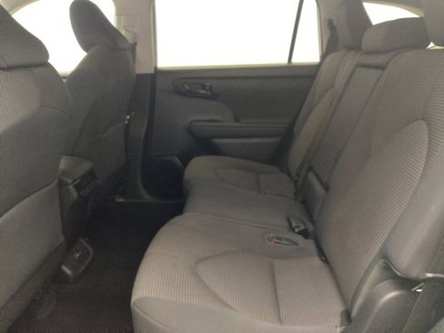 Used 2022 Toyota Highlander L FWD image 18