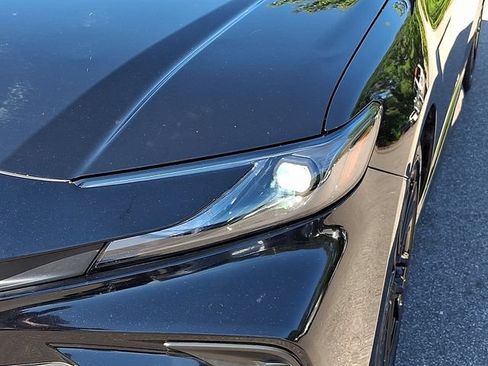 Used 2025 Toyota Camry SE FWD image 11