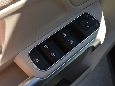 Used 2022 Mercedes-Benz GLB 250 4MATIC image 14