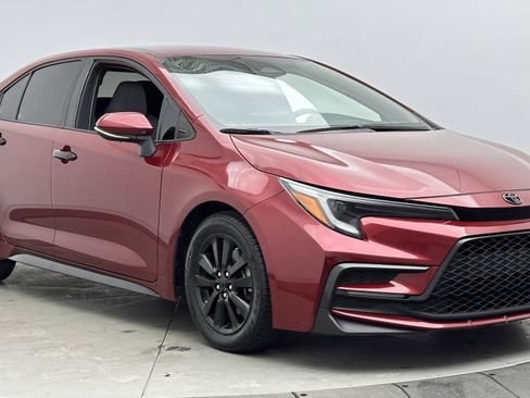 Used 2023 Toyota Corolla SE image 3