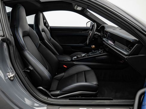 Used 2025 Porsche 911 Carrera T RWD image 47
