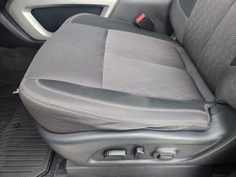 Used 2021 Nissan Titan SV w/ SV Convenience Package image 24