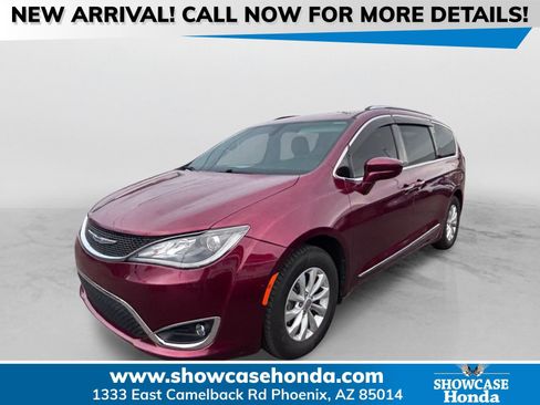 Used 2019 Chrysler Pacifica Touring-L FWD image 1