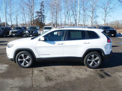 Used 2019 Jeep Cherokee Limited image 7