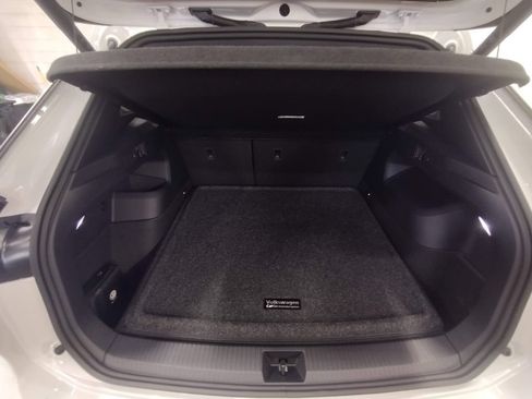 New 2026 Volkswagen Tiguan SEL R-Line AWD/4WD image 16