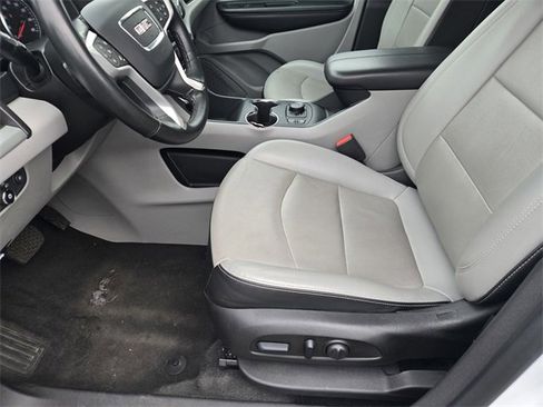 Used 2023 GMC Terrain SLT image 23