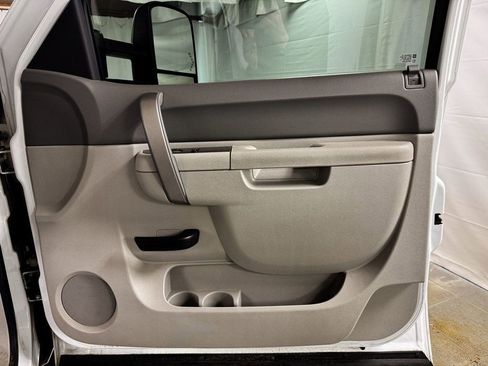 Used 2011 GMC Sierra 3500 SLE w/ SLE Preferred Package image 15