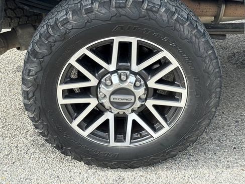 Used 2019 Ford F250 Lariat w/ Lariat Ultimate Package image 10