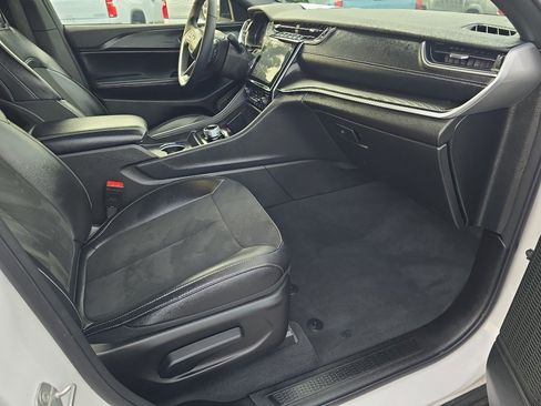 Used 2024 Jeep Grand Cherokee Altitude image 17