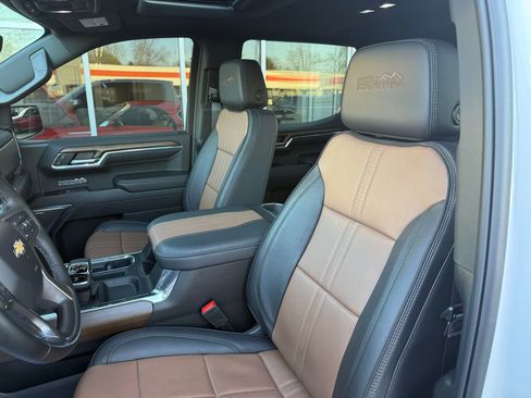 Used 2024 Chevrolet Silverado 1500 High Country w/ Technology Package image 35